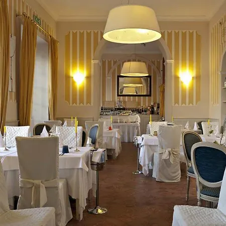 Отель Hotel Cannobio