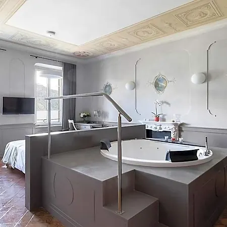 Hotel Cannobio Hotell 4*