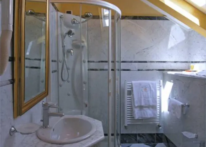 Hotel Cannobio 4* Каннобио